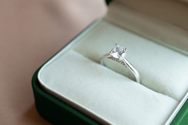 Comprendre la signification des diamants sur les bagues de mariage