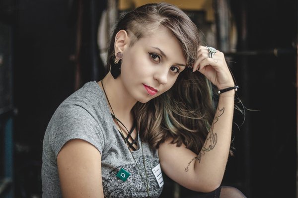 Les motivations derrière les piercings intimes féminins : comprendre les choix personnels