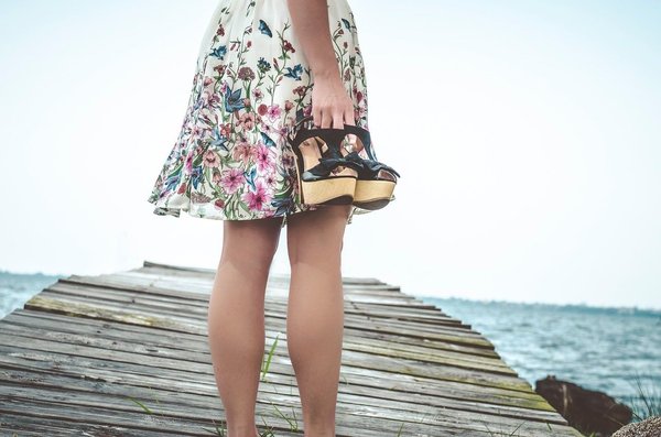 Chaussures années 50 : quelles sont les caractéristiques distinctives ?