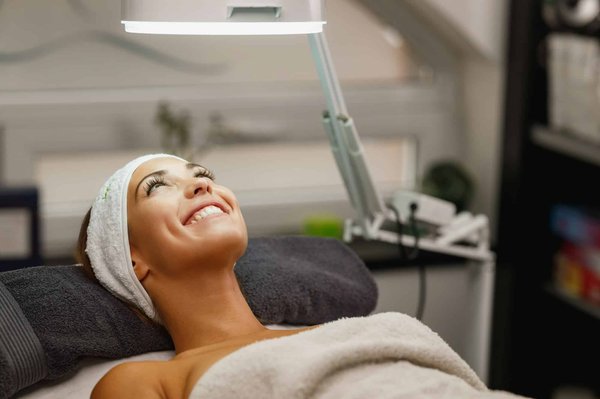 Quels ingrédients utiliser pour concocter un masque capillaire revitalisant pour cheveux colorés?