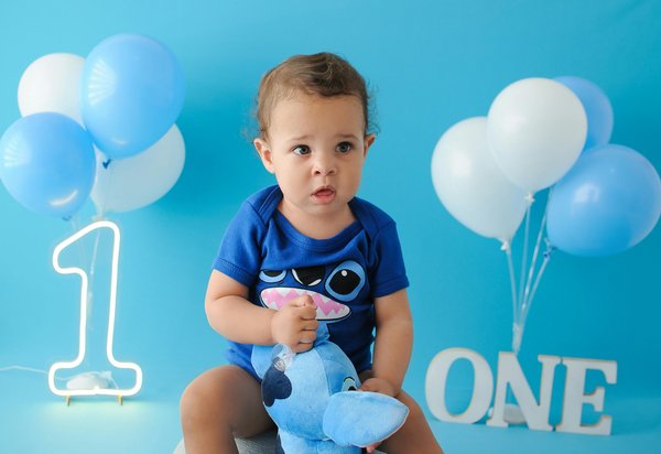 Pull stitch avec roses : un style doux et tendance